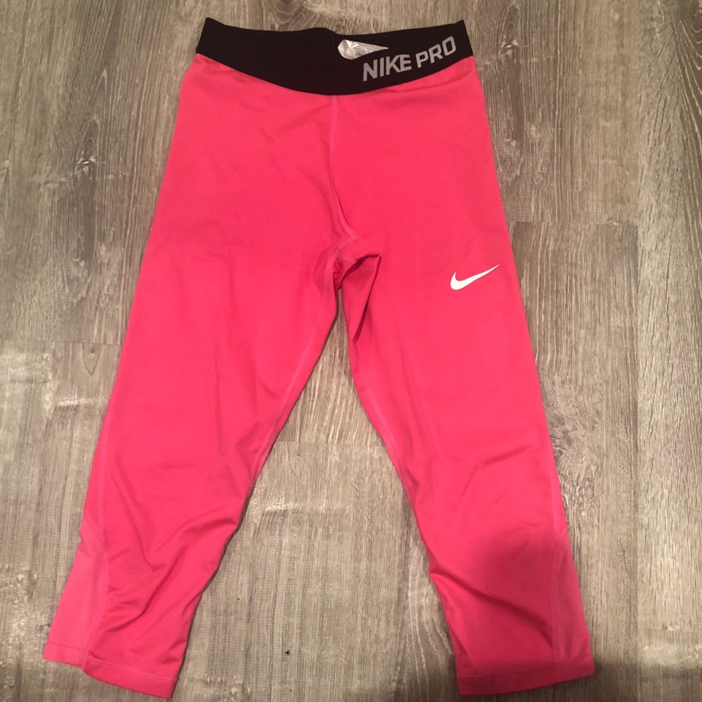 Nike Pro Hot pink Capri leggings